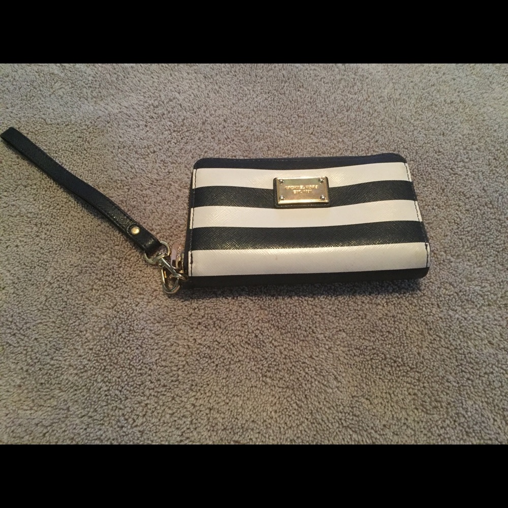 ***ONE DAY SALE*** Michael Kors Wristlet